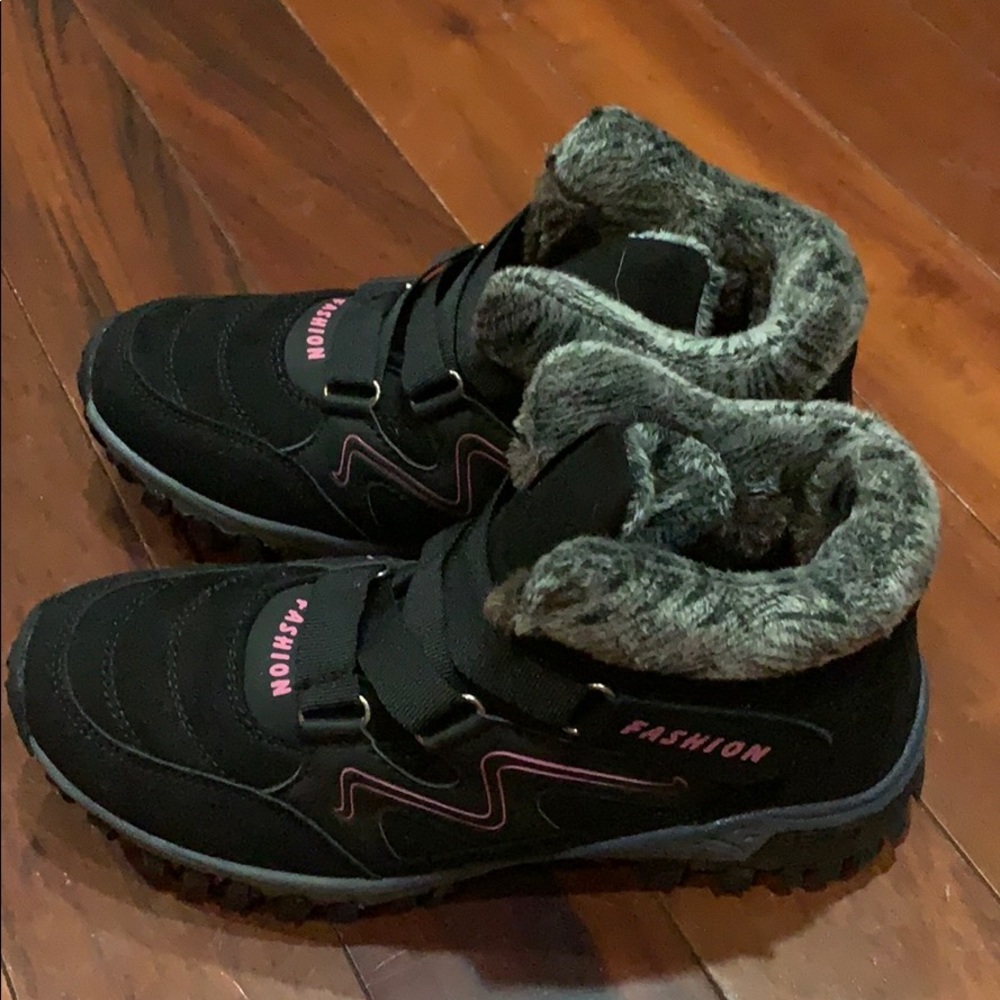 Black and pink winter boots